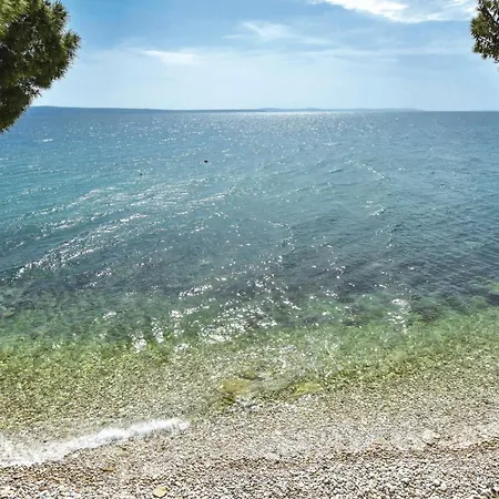 Apartment Amazing In With Wifi Jesenice (Split-Dalmatia)