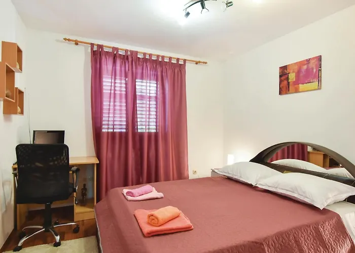 Apartmán Three-bedroom In Jesenice (Split-Dalmatia)
