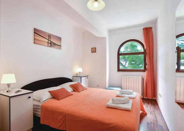 Three-bedroom In Apartmán Jesenice (Split-Dalmatia)