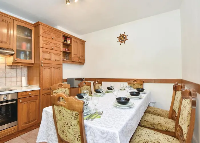 Three-bedroom In Jesenice (Split-Dalmatia)