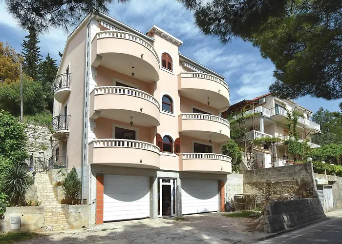 Three-bedroom In * Jesenice (Split-Dalmatia)
